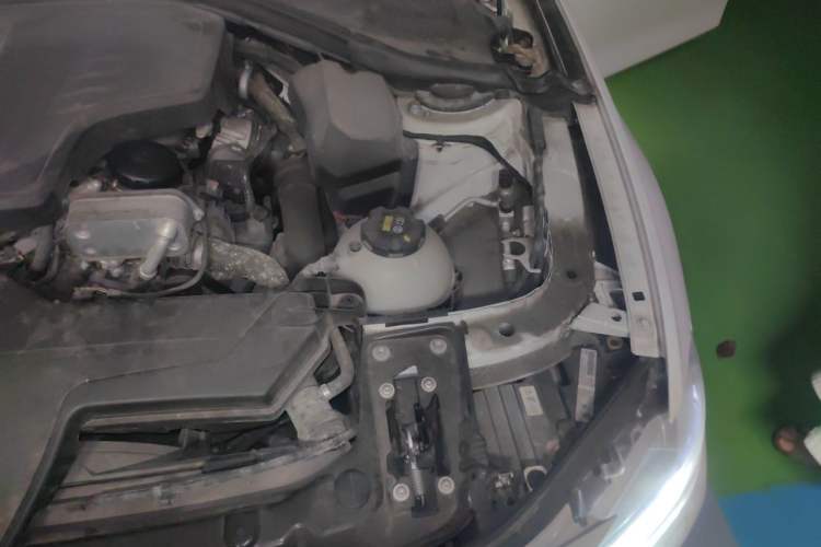 Used BMW 3 Series 2015 320Li Fashion Model Engine Bay Left