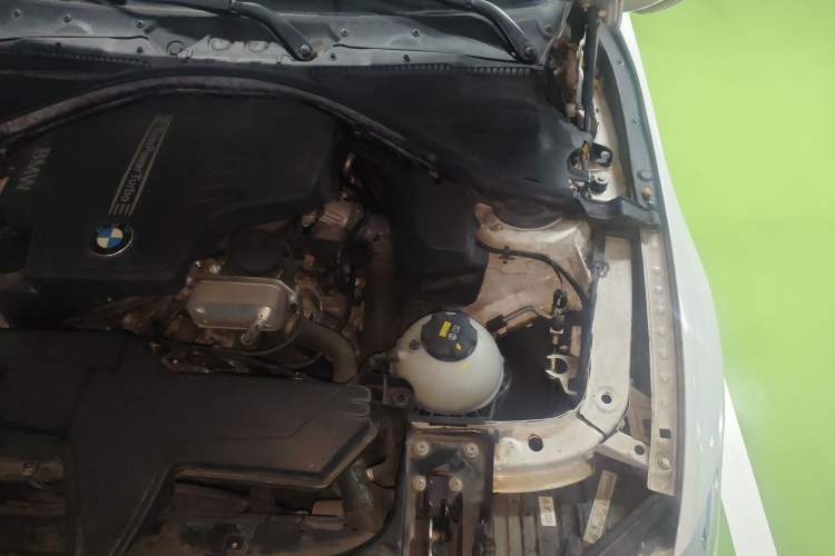 Used BMW 3 Series 2015 320Li Fashion Model Engine Bay Left