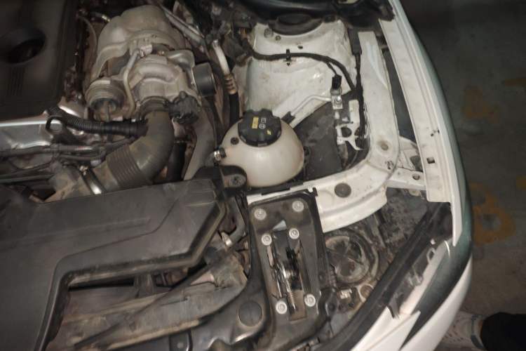 Used BMW 3 Series 2015 316i Active Edition Engine Bay Left