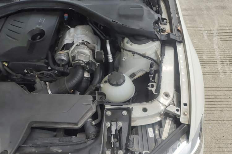 Used BMW 3 Series 2015 316Li Fashion Model Engine Bay Left