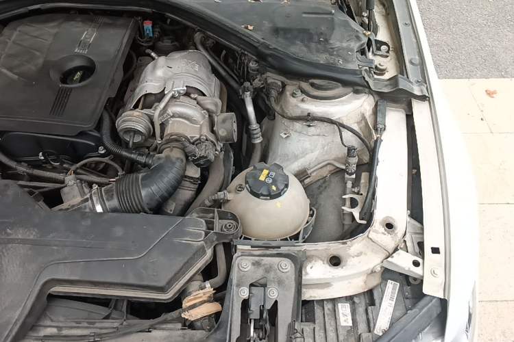 Used BMW 3 Series 2015 316Li Fashion Model Engine Bay Left