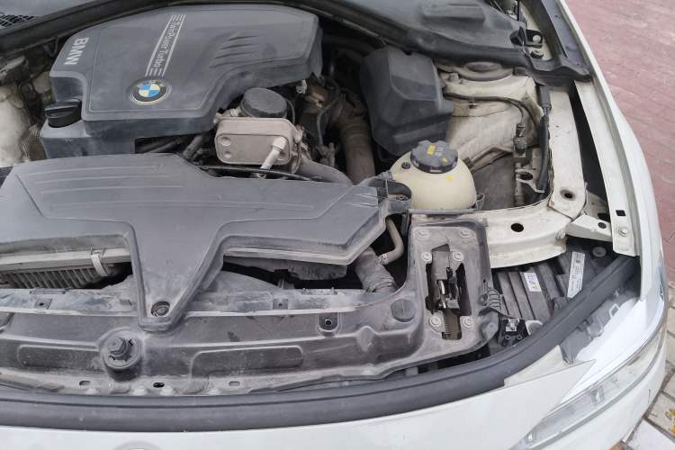 Used BMW 3 Series 2015 320i Fashion Model Engine Bay Left