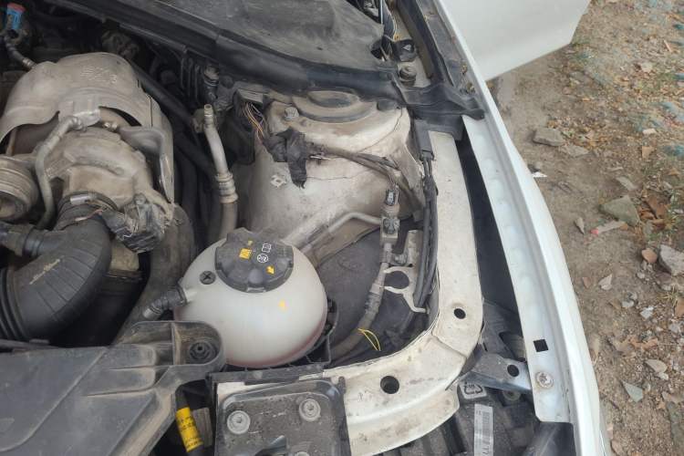 Used BMW 3 Series 2015 316Li Fashion Model Engine Bay Left