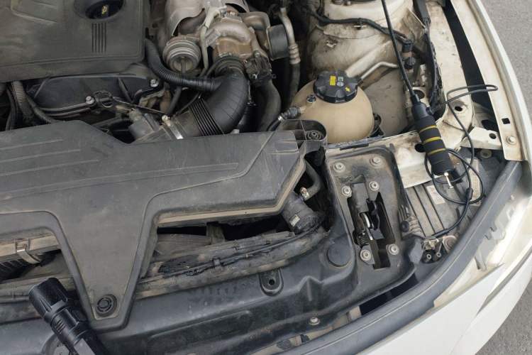 Used BMW 3 Series 2015 316i Active Edition Engine Bay Left