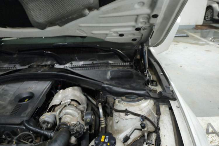 Used BMW 3 Series 2015 316Li Fashion Model Engine Bay Left