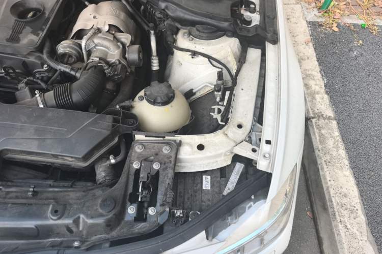 Used BMW 3 Series 2015 316Li Fashion Model Engine Bay Left