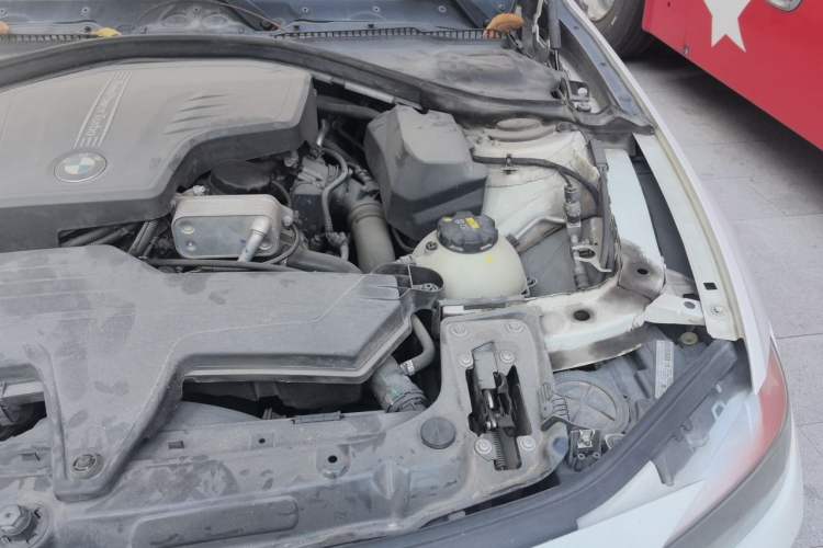 Used BMW 3 Series 2015 320i Active Edition Engine Bay Left
