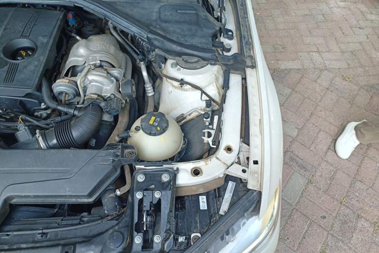 Used BMW 3 Series 2015 316Li Fashion Model Engine Bay Left