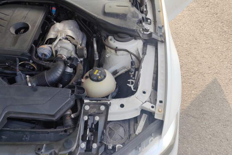 Used BMW 3 Series 2015 316i Active Edition Engine Bay Left