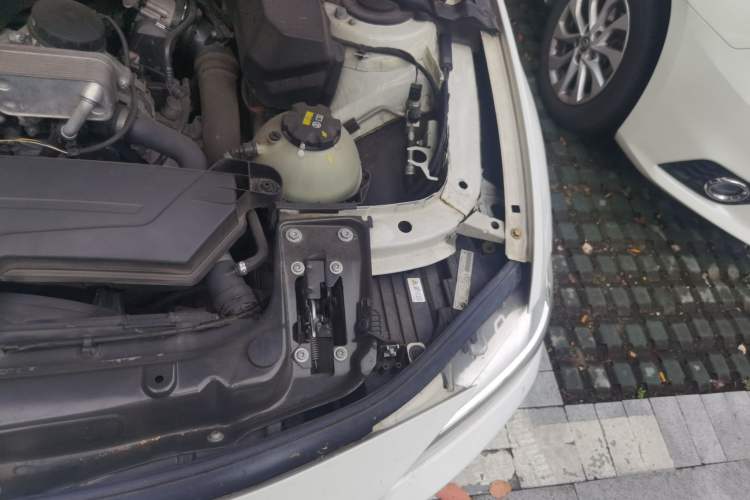 Used BMW 3 Series 2015 320Li Luxury Edition Fashion Model Engine Bay Left