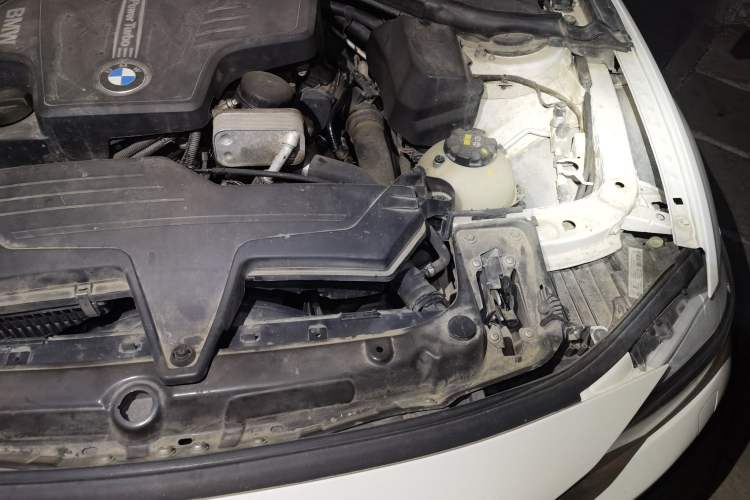 Used BMW 3 Series 2015 320i Fashion Model Engine Bay Left