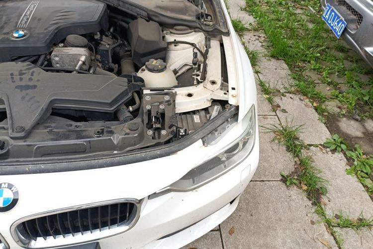 Used BMW 3 Series 2015 320i Fashion Model Engine Bay Left