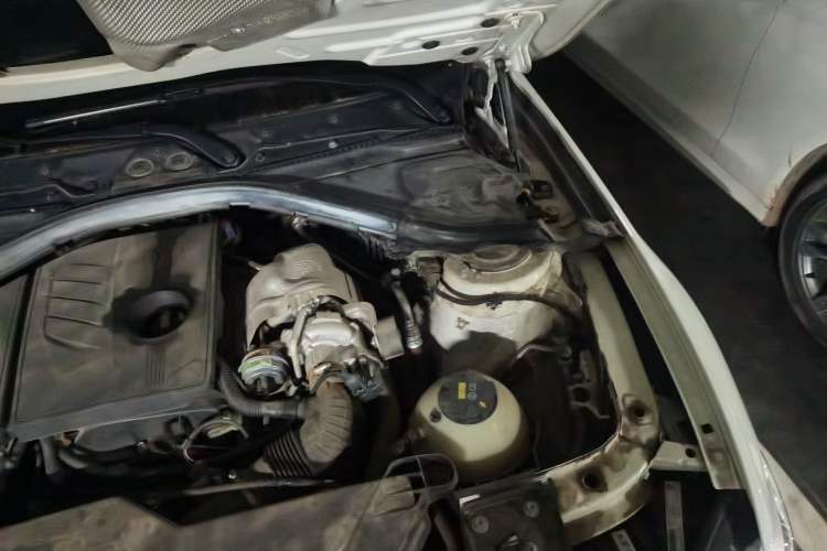 Used BMW 3 Series 2015 316Li Fashion Model Engine Bay Left