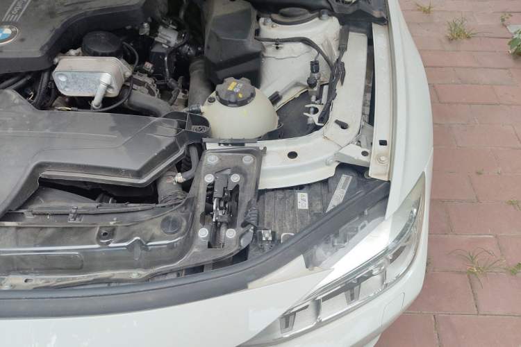 Used BMW 3 Series 2015 320Li Fashion Model Engine Bay Left