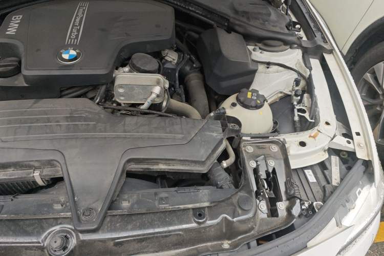 Used BMW 3 Series 2015 320i Fashion Model Engine Bay Left