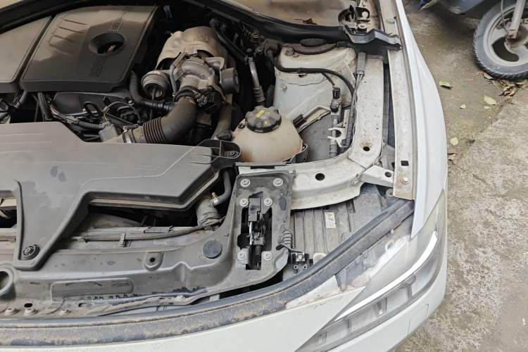 Used BMW 3 Series 2015 316Li Fashion Model Engine Bay Left