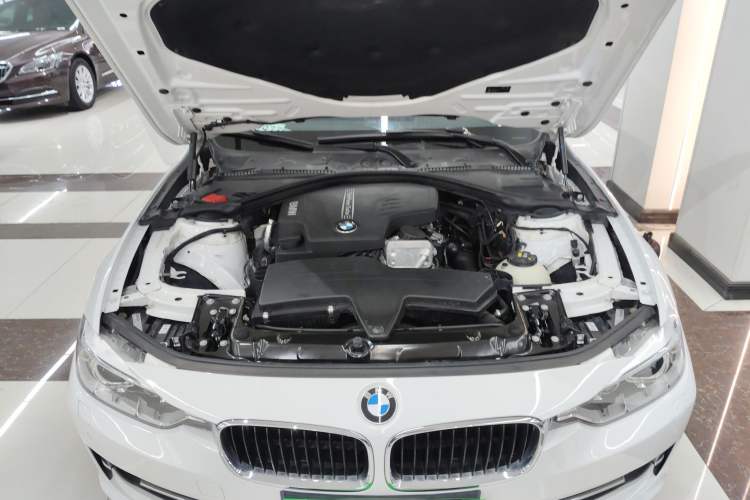 Used BMW 3 Series 2015 320Li Luxury Edition Fashion Model Engine Bay