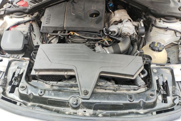 Used BMW 3 Series 2015 316Li Fashion Model Engine Bay