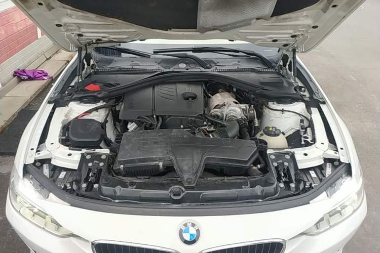 Used BMW 3 Series 2015 316Li Fashion Model Engine Bay