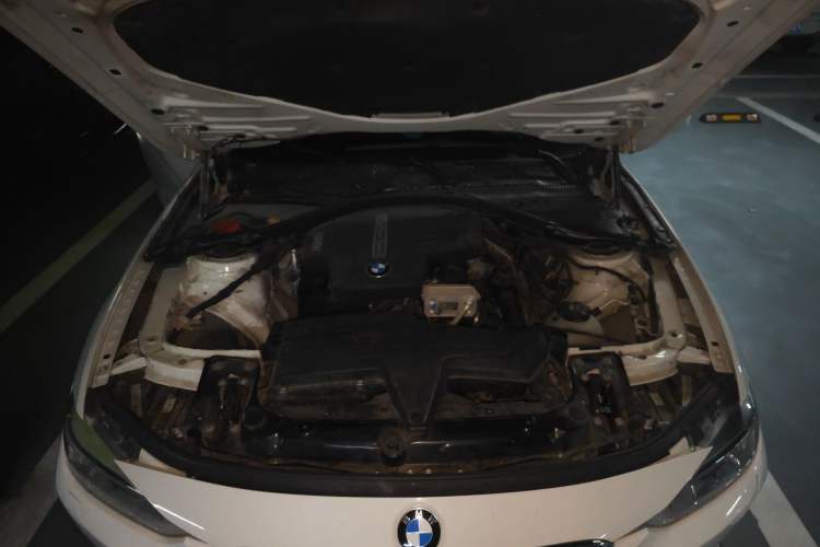 Used BMW 3 Series 2015 320Li Fashion Model Engine Bay
