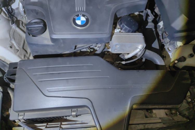 Used BMW 3 Series 2015 320Li Luxury Edition Fashion Model Engine Bay
