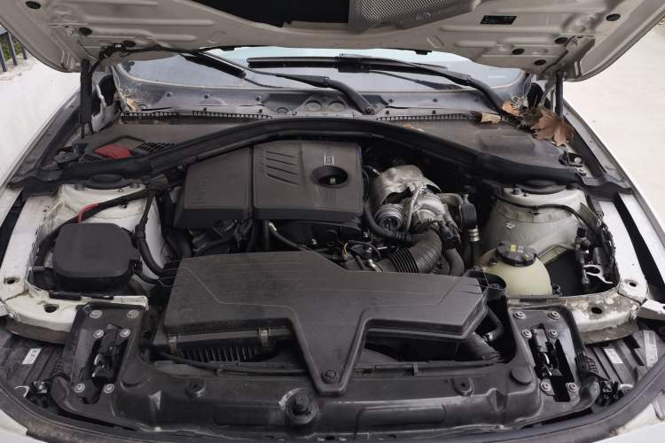 Used BMW 3 Series 2015 316Li Fashion Model Engine Bay