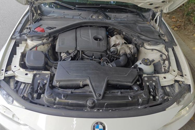 Used BMW 3 Series 2015 316Li Fashion Model Engine Bay