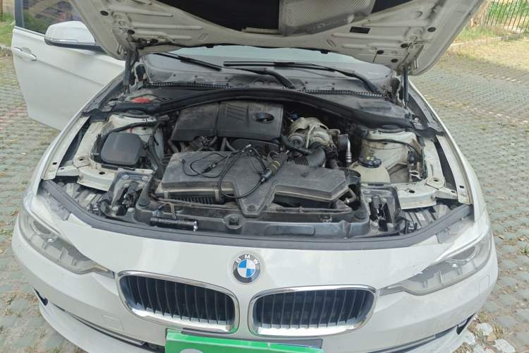 Used BMW 3 Series 2015 316Li Fashion Model Engine Bay