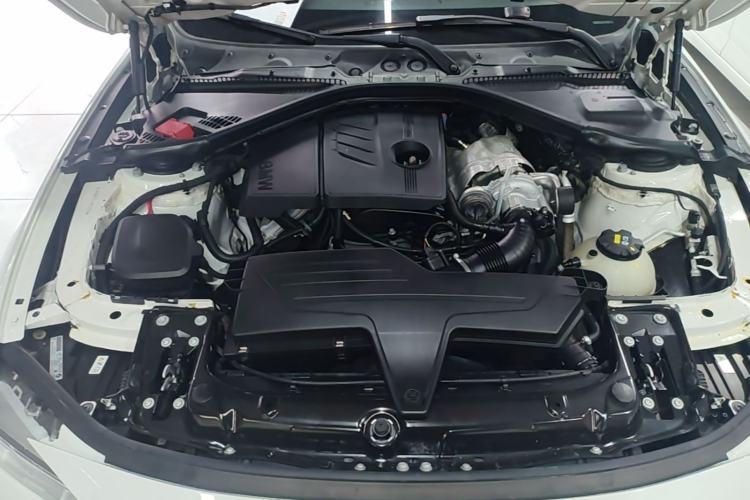 Used BMW 3 Series 2015 316Li Fashion Model Engine Bay