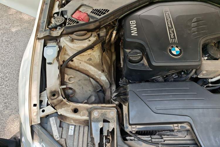 Used BMW 3 Series 2015 320i Luxury Line Stylish Edition Engine Bay Right