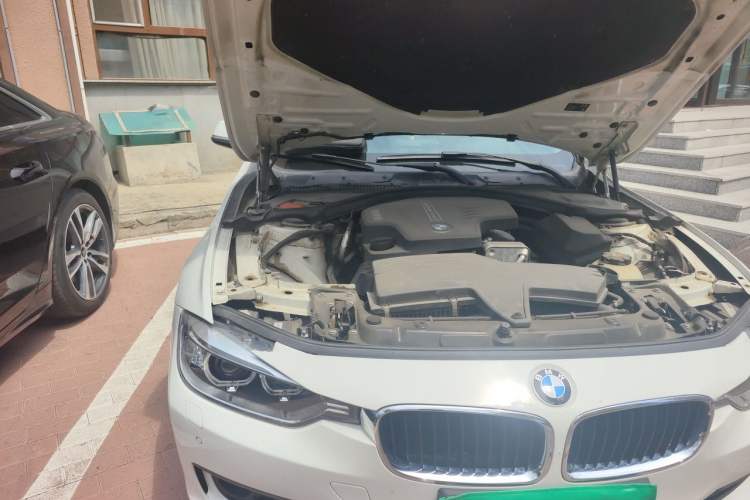Used BMW 3 Series 2015 320i Luxury Line Stylish Edition Engine Bay Right