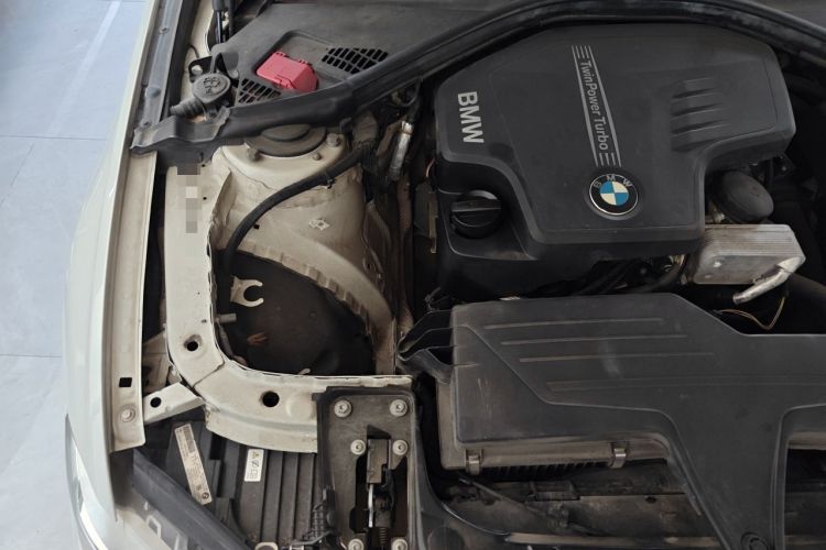 Used BMW 3 Series 2015 320i Fashion Model Engine Bay Right