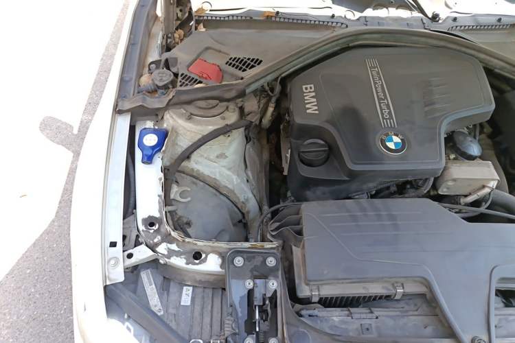 Used BMW 3 Series 2015 320i Fashion Model Engine Bay Right