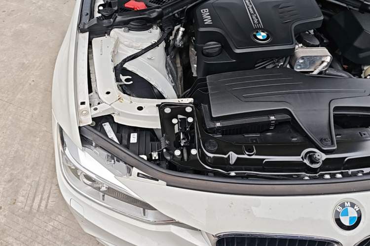 Used BMW 3 Series 2015 320i Fashion Model Engine Bay Right