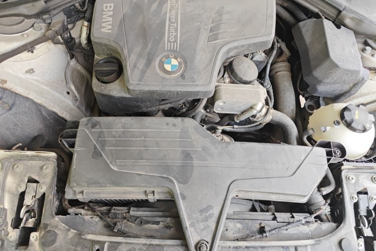 Used BMW 3 Series 2015 320Li Luxury Edition Fashion Model Engine Bay