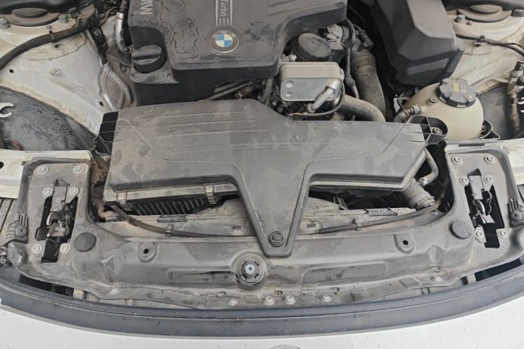 Used BMW 3 Series 2015 320Li Luxury Edition Fashion Model Engine Bay