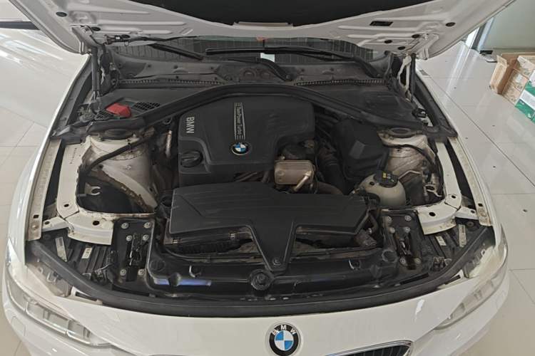 Used BMW 3 Series 2015 320Li Luxury Edition Fashion Model Engine Bay