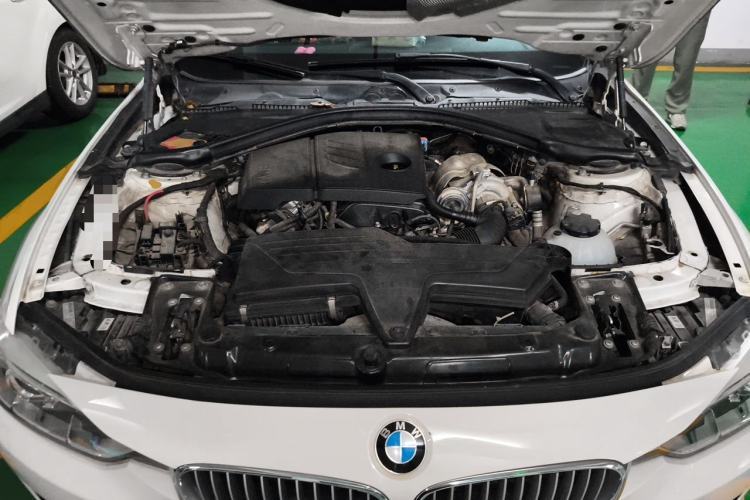 Used BMW 3 Series 2015 316Li Fashion Model Engine Bay