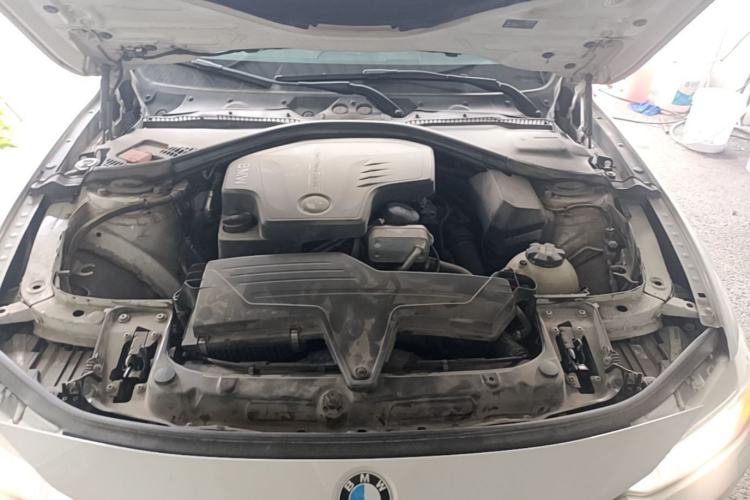 Used BMW 3 Series 2015 320Li Luxury Edition Fashion Model Engine Bay