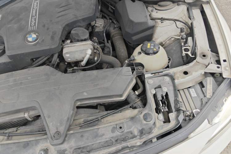 Used BMW 3 Series 2015 320Li Fashion Model Engine Bay
