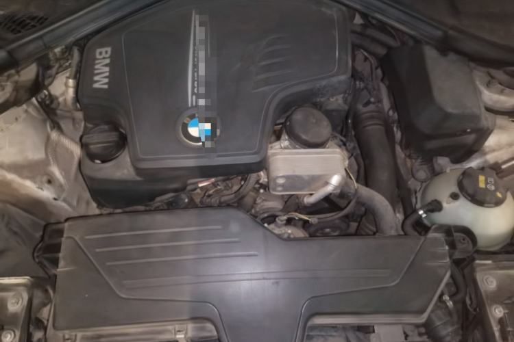 Used BMW 3 Series 2015 320Li Luxury Edition Fashion Model Engine Bay
