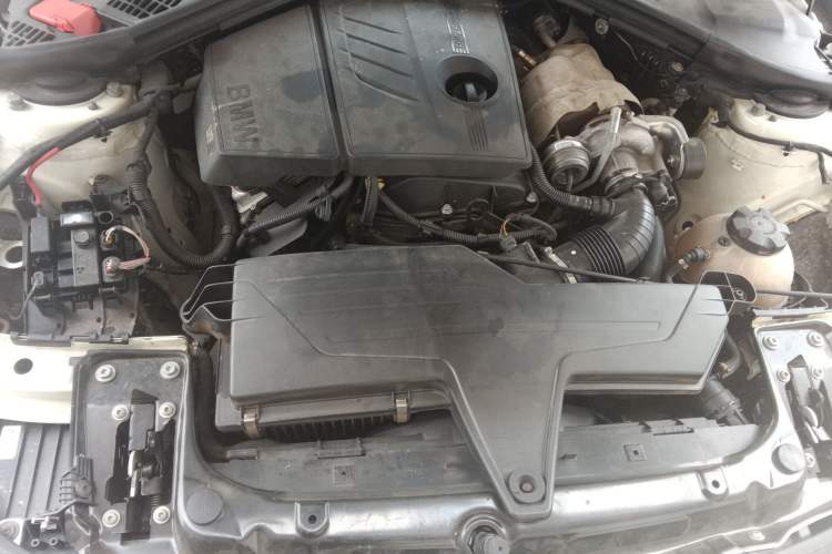 Used BMW 3 Series 2015 316Li Fashion Model Engine Bay