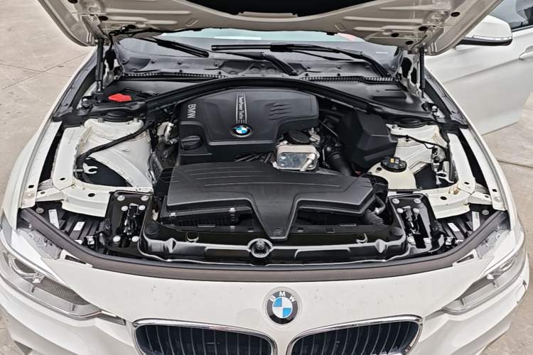 Used BMW 3 Series 2015 320i Fashion Model Engine Bay