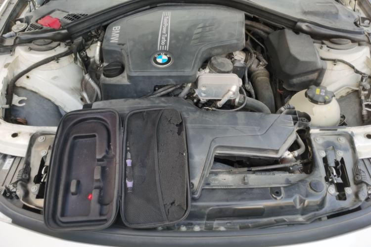 Used BMW 3 Series 2015 320Li Luxury Edition Fashion Model Engine Bay