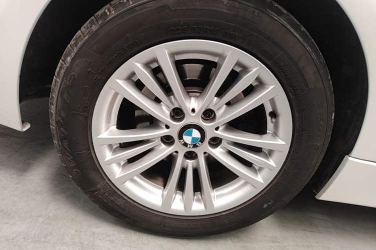 Used BMW 3 Series 2015 320Li Luxury Edition Fashion Model Exterior 2