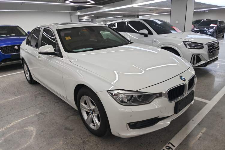 Used BMW 3 Series 2015 320i Luxury Line Stylish Edition Exterior 2