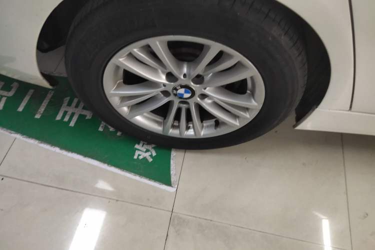 Used BMW 3 Series 2015 320Li Luxury Edition Fashion Model Exterior 2