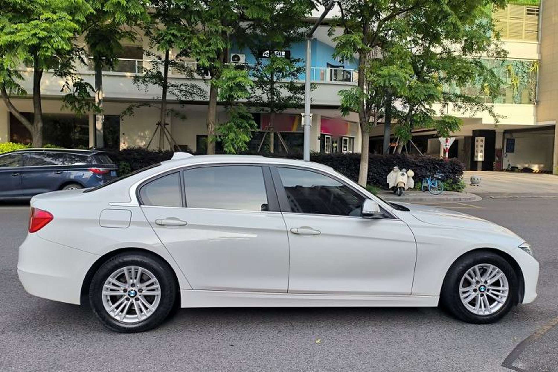 Used BMW 3 Series 2015 320Li Luxury Edition Fashion Model Exterior 3