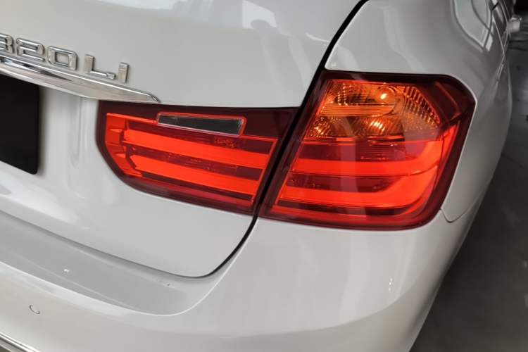 Used BMW 3 Series 2015 320Li Luxury Design Package Premium Edition Exterior 3