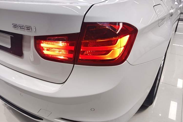 Used BMW 3 Series 2015 328i Sport Design Package Exterior 3